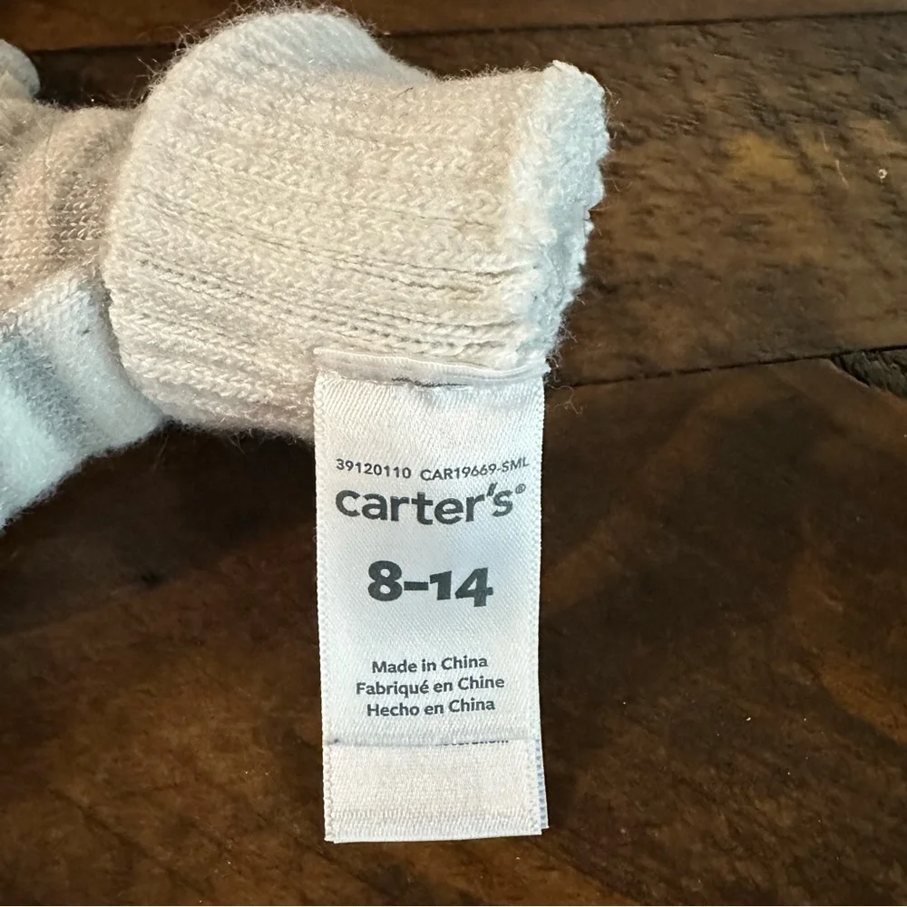 Carter’s White and Gray Gloves